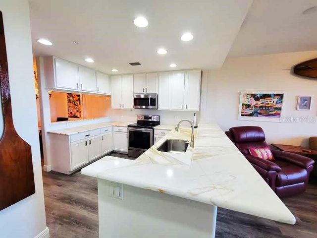7296 MARATHON DRIVE 404, Seminole, FL 33777