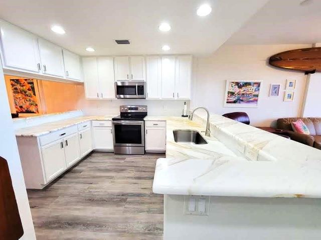7296 MARATHON DRIVE 404, Seminole, FL 33777