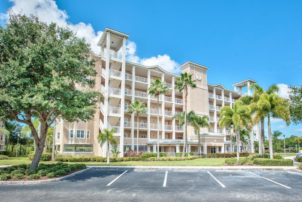 7296 MARATHON DRIVE 404, Seminole, FL 33777