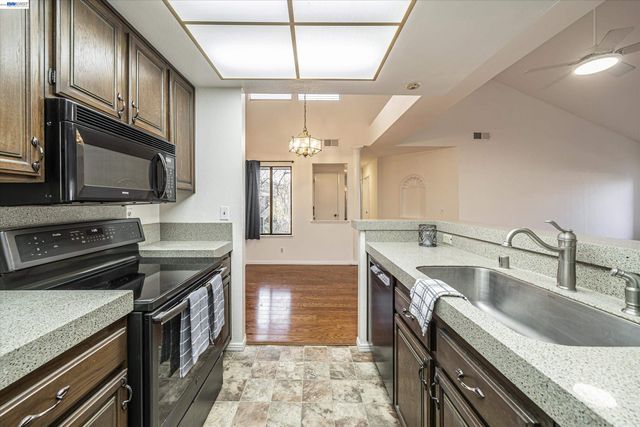 39935 Parada St B, Newark, CA 94560