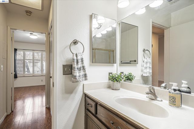 39935 Parada St B, Newark, CA 94560