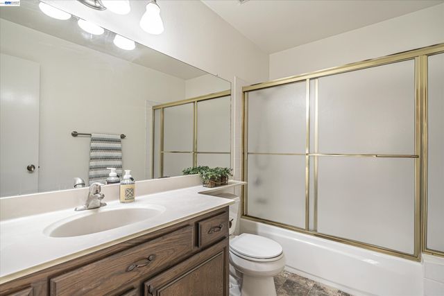 39935 Parada St B, Newark, CA 94560