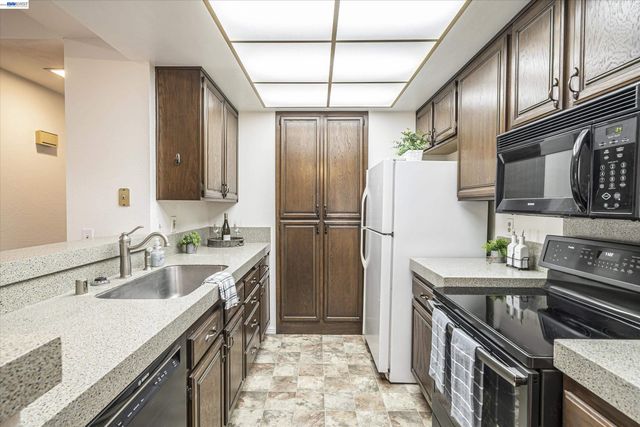 39935 Parada St B, Newark, CA 94560