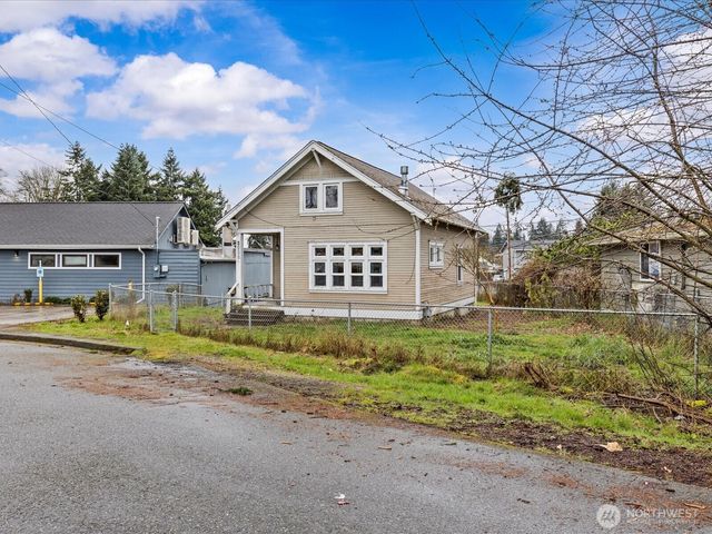 6807 Commercial Avenue, Everett, WA 98203