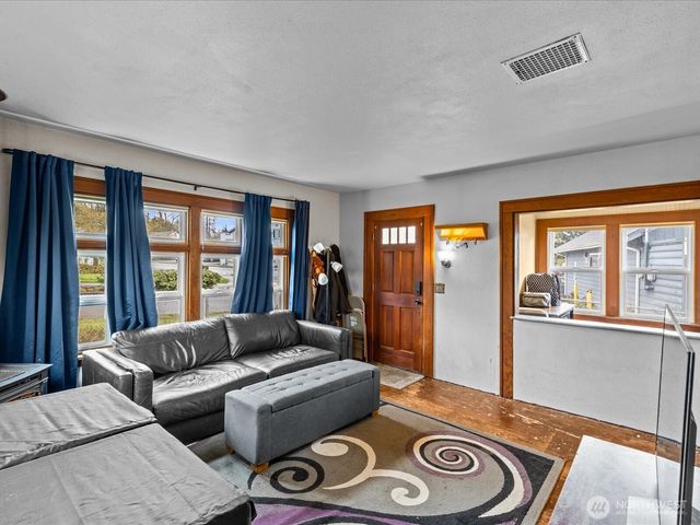 6807 Commercial Avenue, Everett, WA 98203