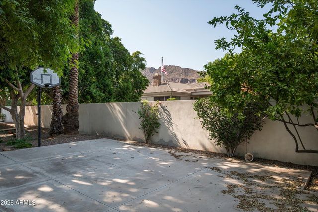 6243 E CAMELBACK Road, Scottsdale, AZ 85251