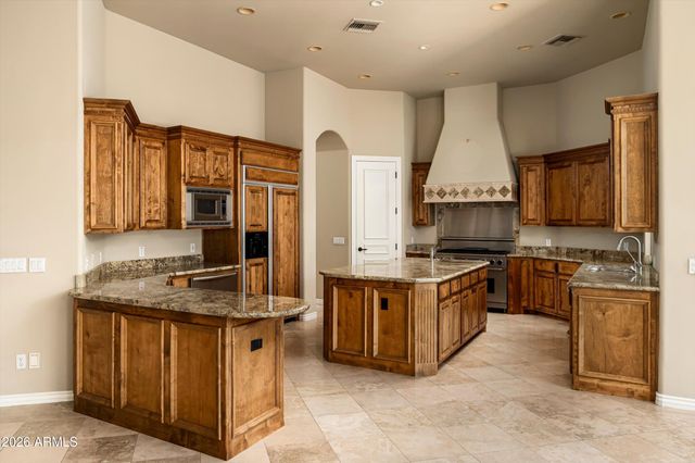 6243 E CAMELBACK Road, Scottsdale, AZ 85251