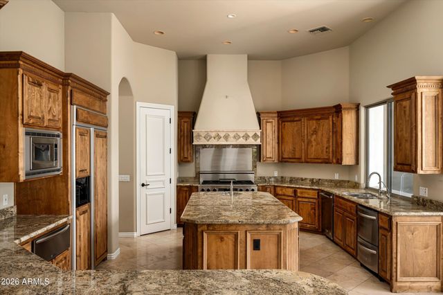 6243 E CAMELBACK Road, Scottsdale, AZ 85251