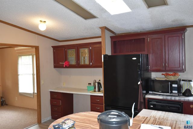 1101 N Mayflower Pl, Sioux Falls, SD 57103