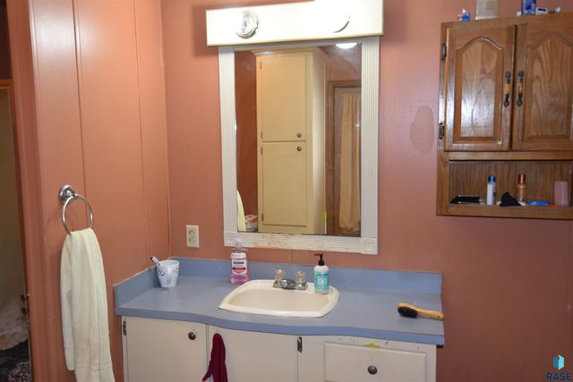1101 N Mayflower Pl, Sioux Falls, SD 57103