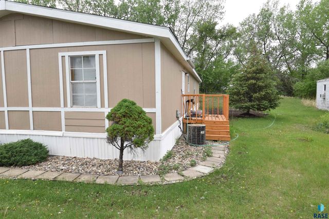 1101 N Mayflower Pl, Sioux Falls, SD 57103