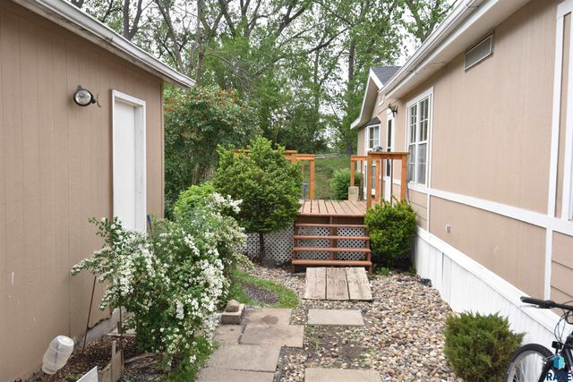 1101 N Mayflower Pl, Sioux Falls, SD 57103