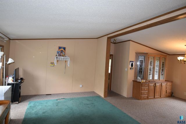 1101 N Mayflower Pl, Sioux Falls, SD 57103