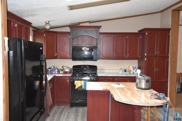 1101 N Mayflower Pl, Sioux Falls, SD 57103