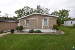 1101 N Mayflower Pl, Sioux Falls, SD 57103
