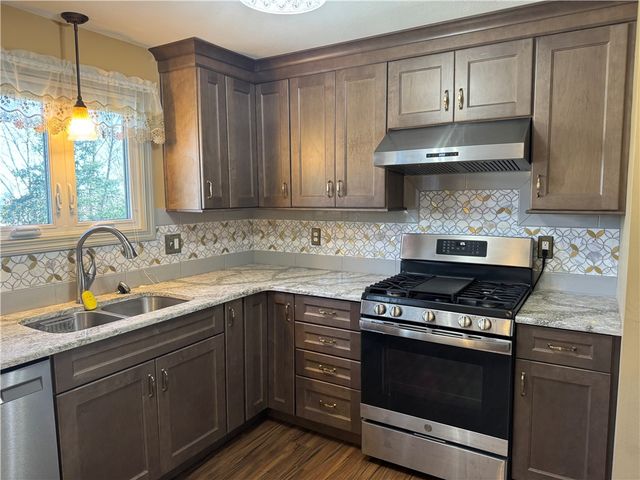 37 N Fairview Street, Johnston, RI 02919