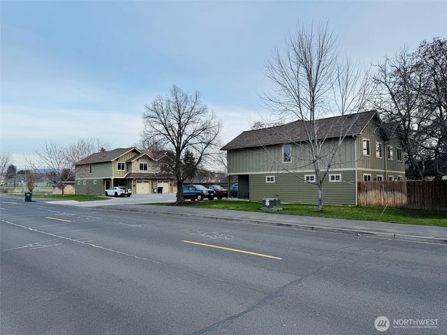 226 E Whitman Drive, College Place, WA 99324