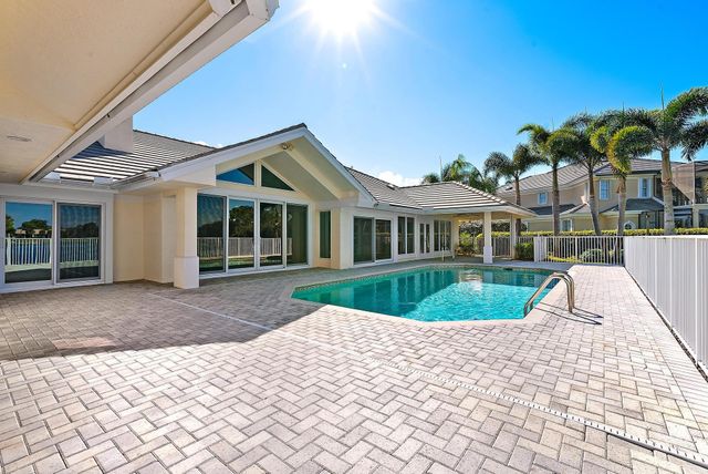 2500 NW Hollyberry Lane, Palm City, FL 34990