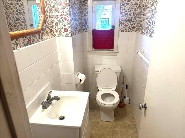 7427 Harrison Street, Kansas City, MO 64131