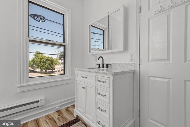 126 N QUEEN ST, York, PA 17403