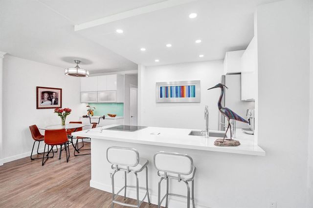 101 N Birch Road 102, Fort Lauderdale, FL 33304