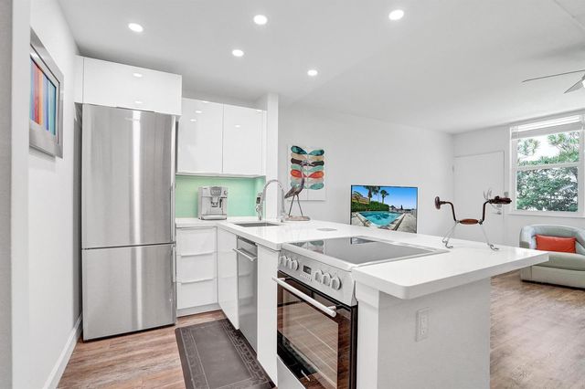 101 N Birch Road 102, Fort Lauderdale, FL 33304