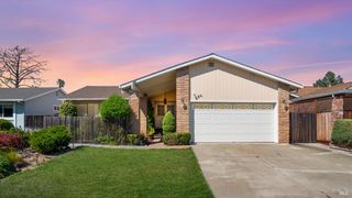 84 Eastside Cir, Petaluma, CA 94954