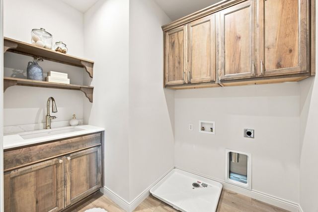 8912 Meadowlark Parkway, Horace, ND 58047