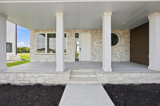 8912 Meadowlark Parkway, Horace, ND 58047