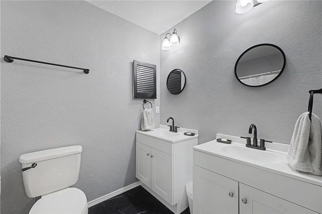 12 Rettendon Lane, Bella Vista, AR 72714