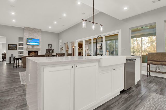 25127 W Tara Plantation Drive, Tomball, TX 77375