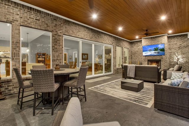 25127 W Tara Plantation Drive, Tomball, TX 77375