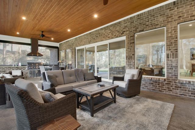 25127 W Tara Plantation Drive, Tomball, TX 77375