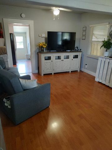 827 Central Avenue, Hollister, CA 95023