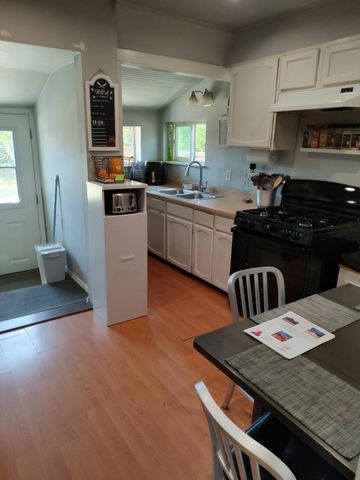 827 Central Avenue, Hollister, CA 95023