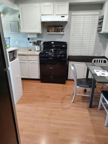 827 Central Avenue, Hollister, CA 95023