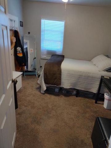 827 Central Avenue, Hollister, CA 95023