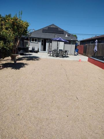 827 Central Avenue, Hollister, CA 95023