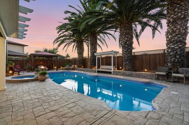 495 London Drive, Gilroy, CA 95020