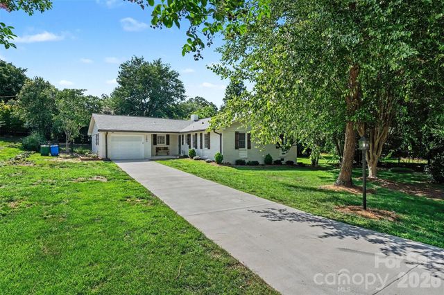 1203 Flintshire Drive, Albemarle, NC 28001