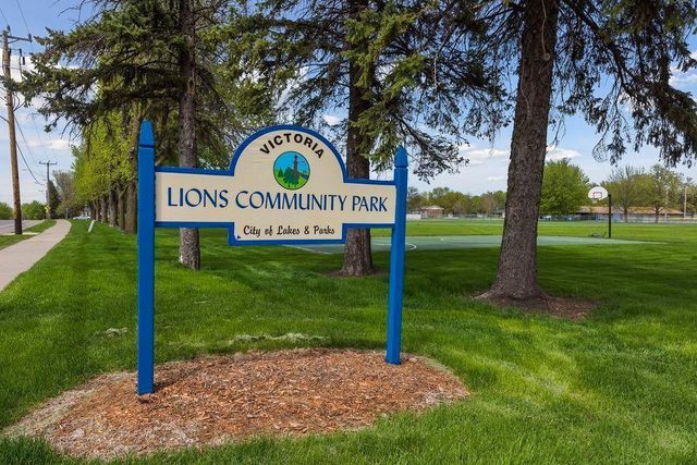 10318 Birchwood Circle, Victoria, MN 55318