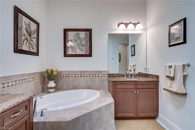 7587 Moorgate Point WAY, Naples, FL 34113