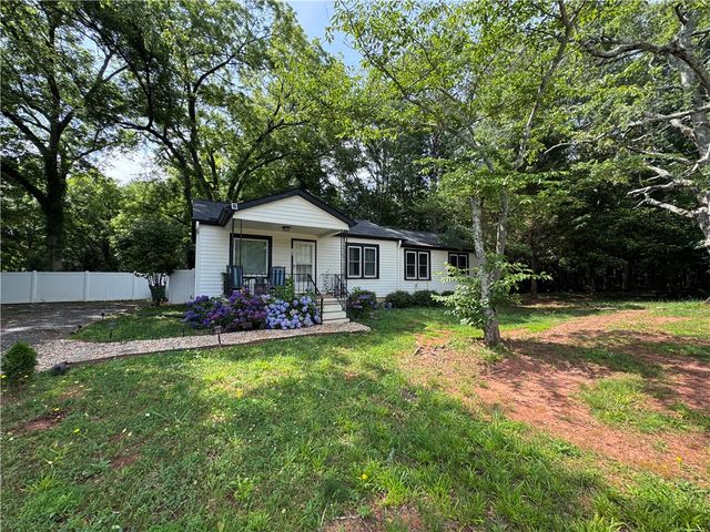 129 Bountyland Road, Seneca, SC 29678