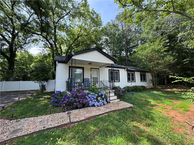 129 Bountyland Road, Seneca, SC 29678