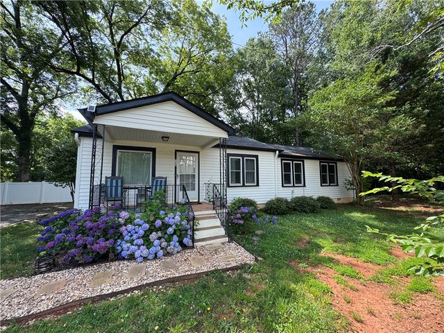 129 Bountyland Road, Seneca, SC 29678