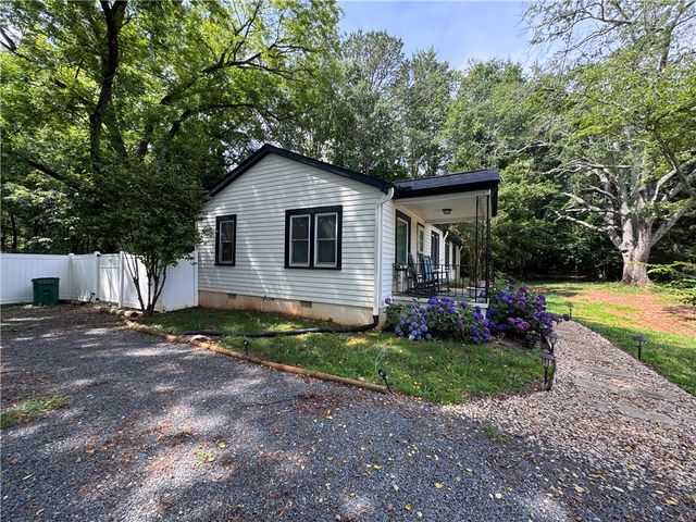 129 Bountyland Road, Seneca, SC 29678