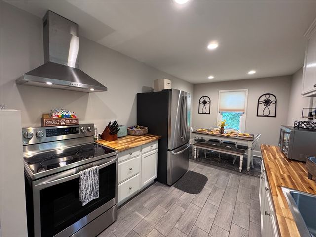 129 Bountyland Road, Seneca, SC 29678