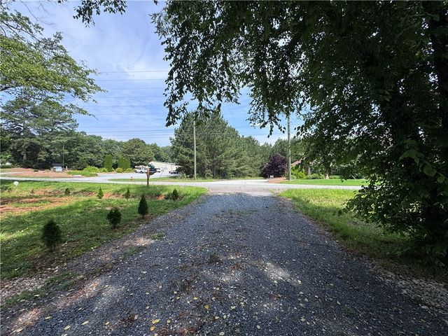 129 Bountyland Road, Seneca, SC 29678