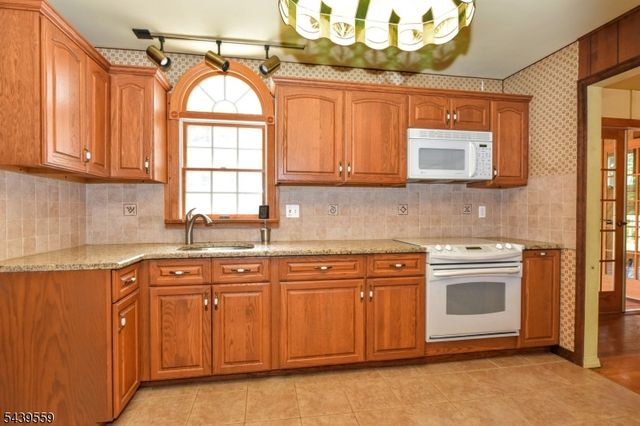9 Ricker Rd, West Milford Twp., NJ 07435
