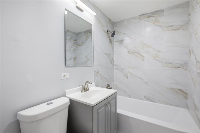 10154 Hartford Court 2C, Schiller Park, IL 60176
